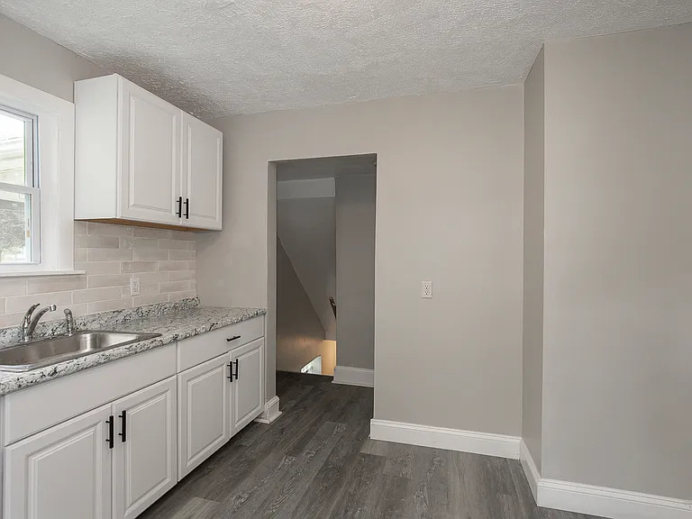 1255 Superior Ave — Photo 9