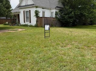706 W Owings St, Denison, TX 75020