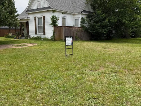 706 W Owings St, Denison, TX 75020