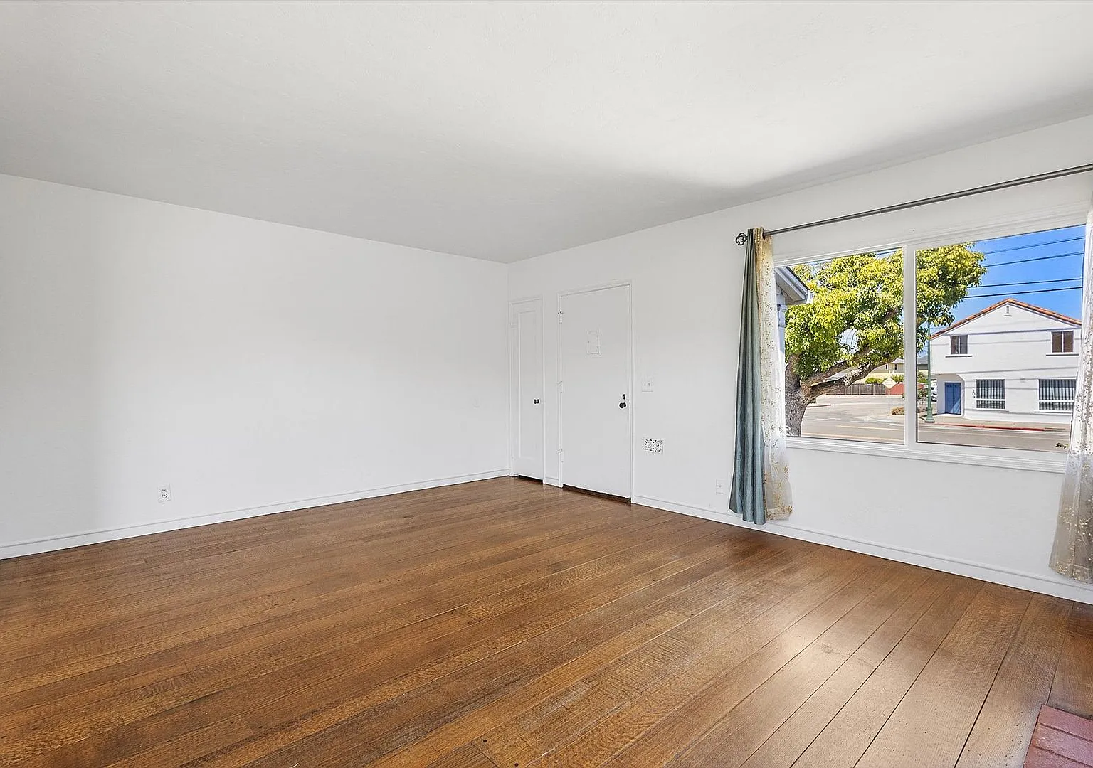 208 Pacific Ave - 3++ bedroom | 2 bath | Single family home — Photo 4