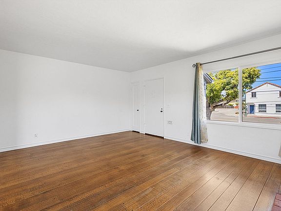 4th image of 208 Pacific Ave