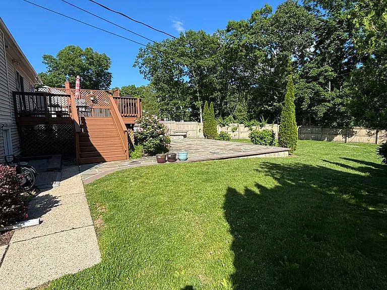 Morewood Dr — Photo 19