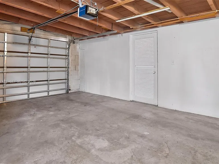 5715 Jackson St — Photo 8