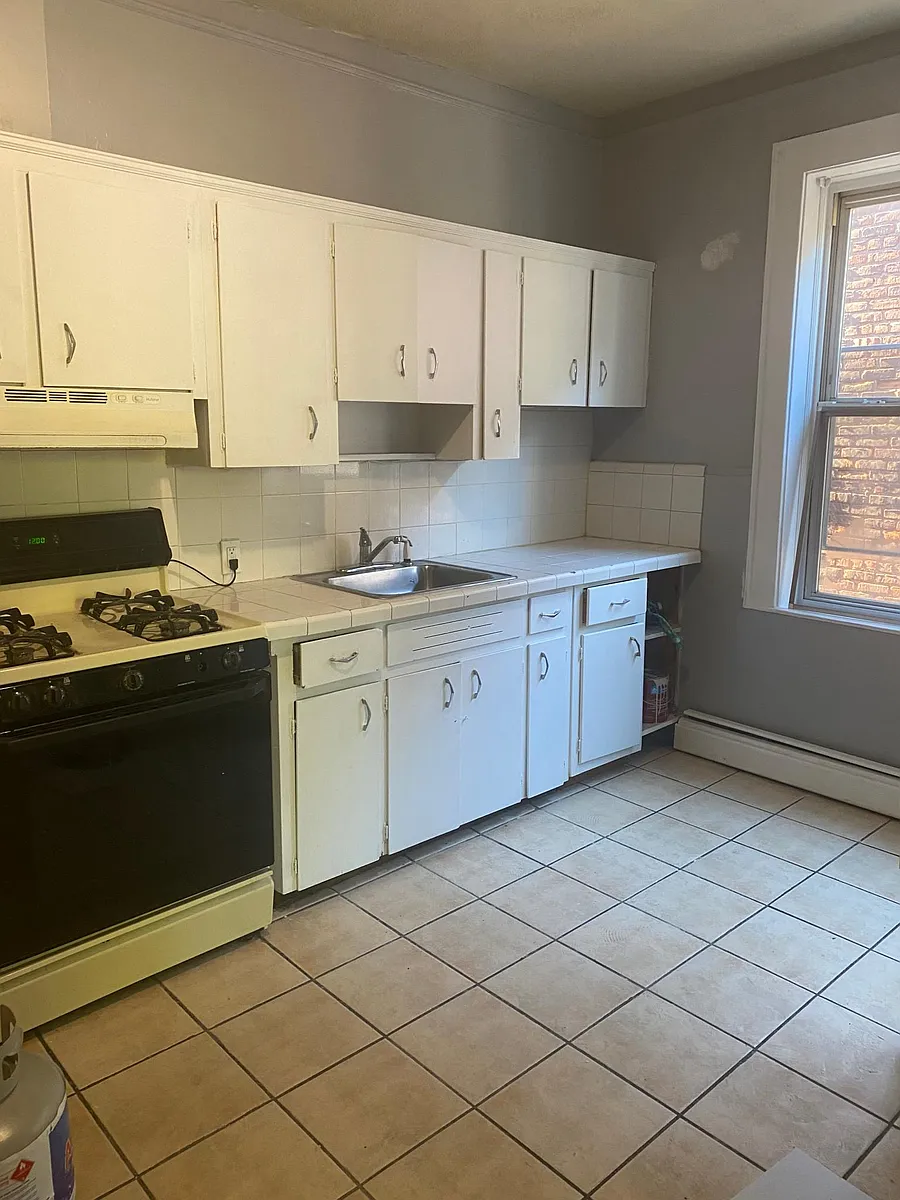 Building Photo - 253 Hollywood Ave #3L