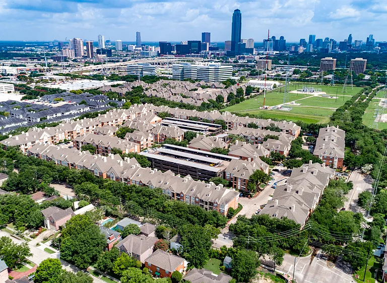 The Village at Bellaire Apartments — Photo 37