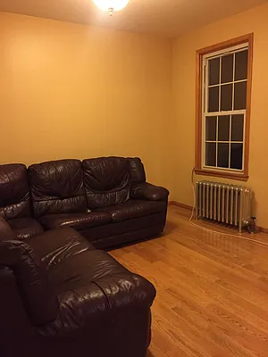 Rented by Metroline Realty | media 22