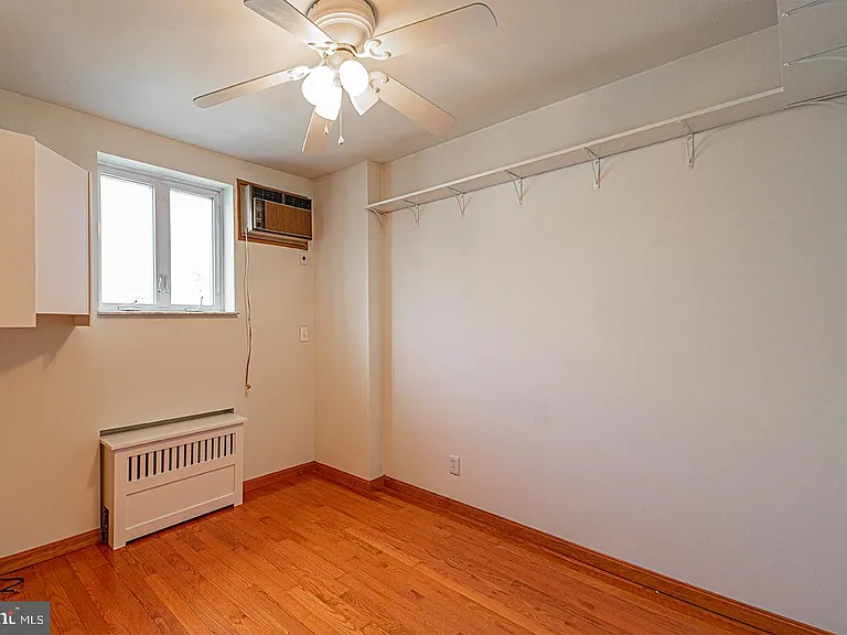 1136 Cross St — Photo 11