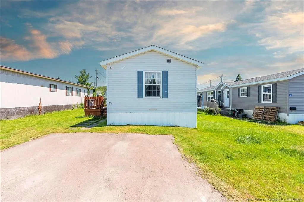 3 bed, 1.0 bath, 1056 sqft, $124,900 — Photo 3