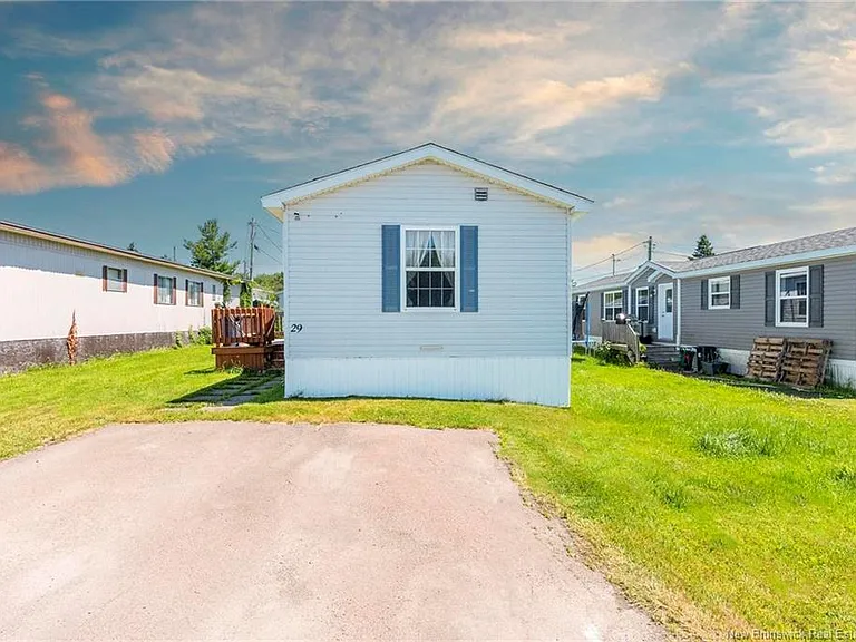 29 Gerald Blvd — Photo 3