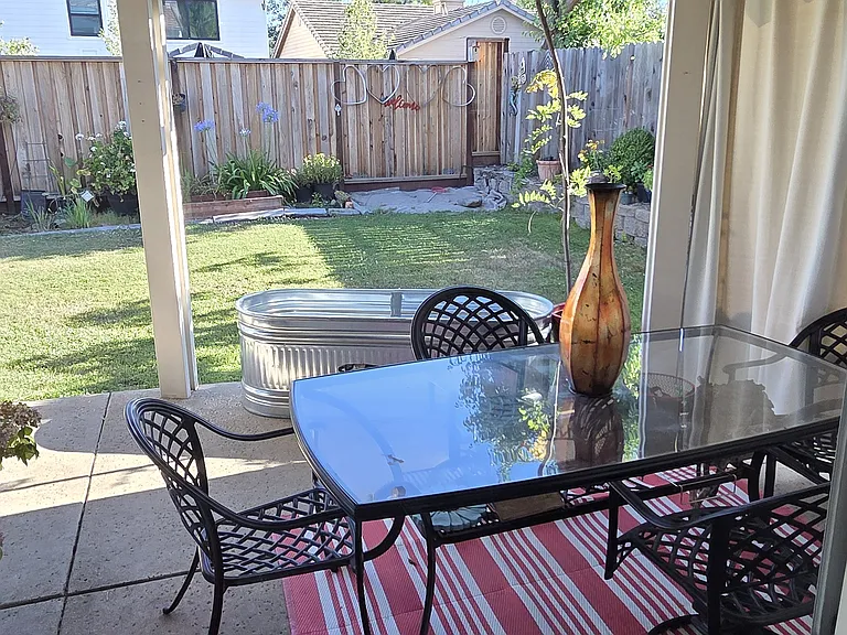 1013 Thompson Cir — Photo 8
