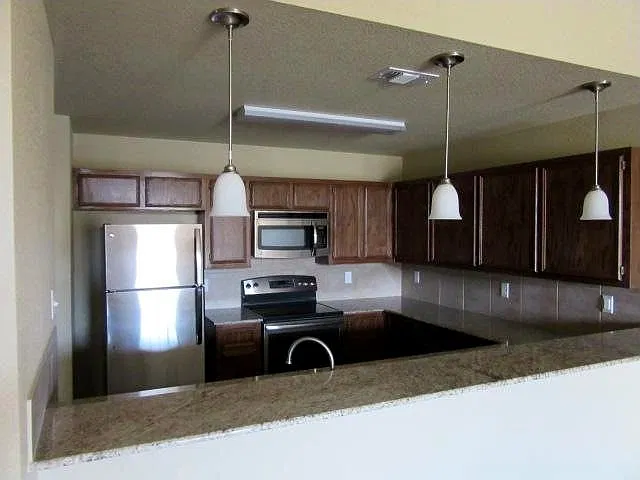 Spacious 3-Bedroom, 3-Bath Duplex with Attached Garage Killeen, TX — Photo 3