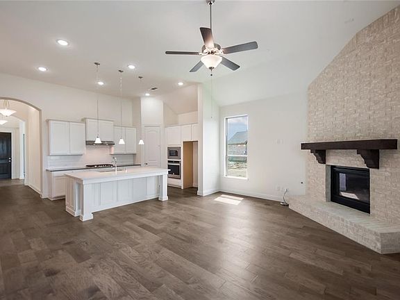 4th image of 139 Iris Dr