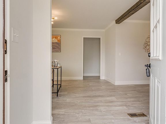 5th image of 2601 W Walnut St
