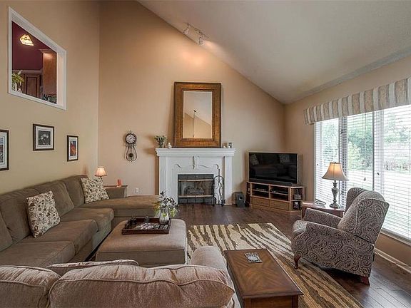 5th image of 23395 W 57th St
