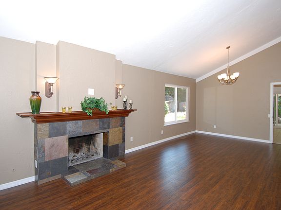 5th image of 12561 Cresta Pl