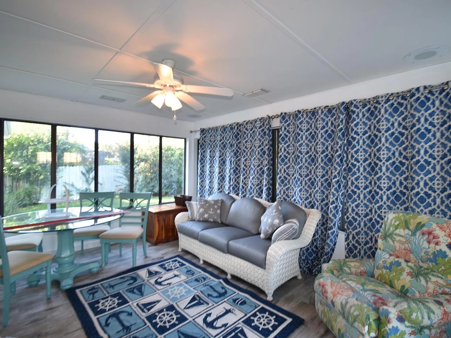 112 Moonlight Dr — Photo 2