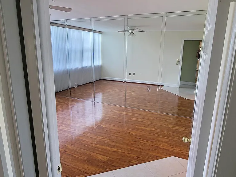 1300 Saint Charles Pl #L19 — Photo 10