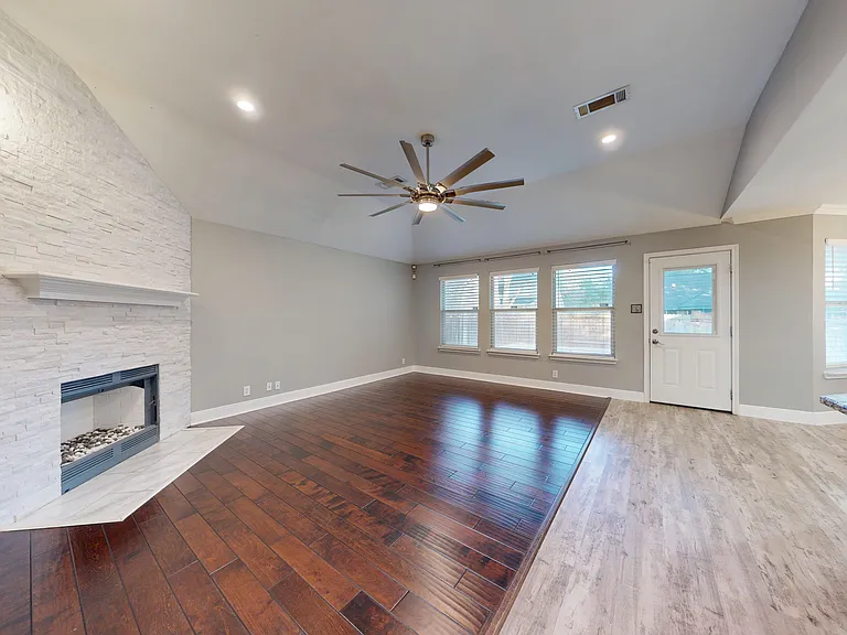 1009 Crimson Cove Dr — Photo 8