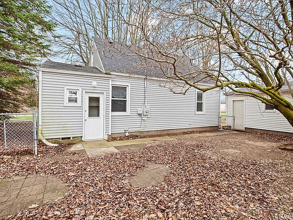 5th image of 2048 Richards St