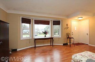 4th image of 6532 Nugget Ave NE