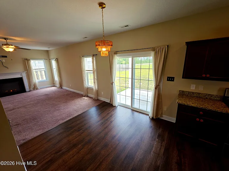 406 Tyrrell Trl — Photo 10