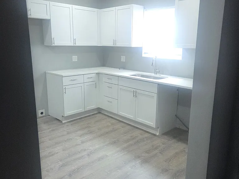 1518 W 13th St — Photo 5