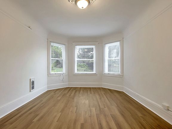 4th image of 625 Ashbury St #2