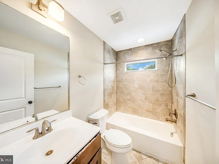 1505 Spring Pl NW — Photo 19