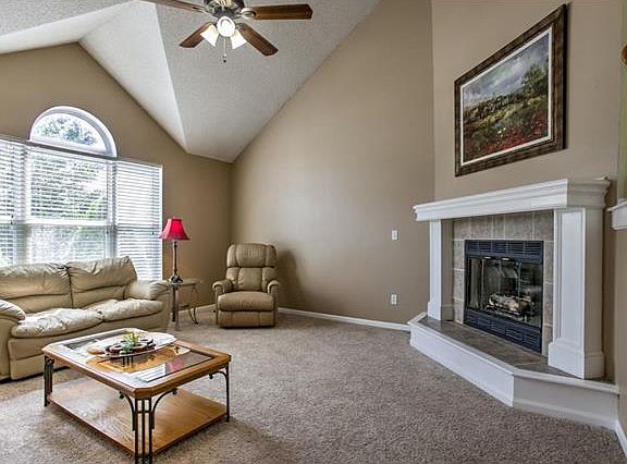5th image of 1216 SE Rosehill Dr