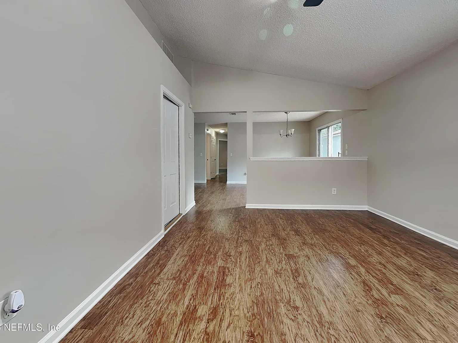 3 bed, 2.0 bath, 1194 sqft, $1,624 — Photo 4