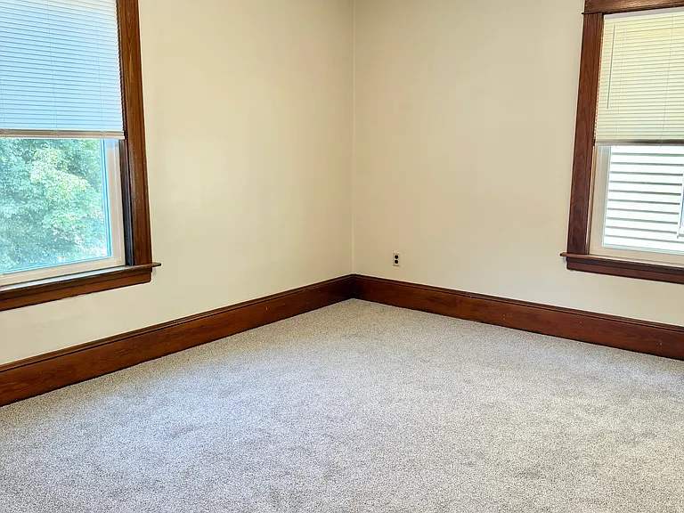 302 Burnside Ave #2 — Photo 7