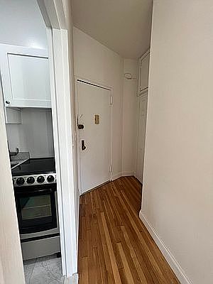 5th image of 399 E 78th St APT 4C