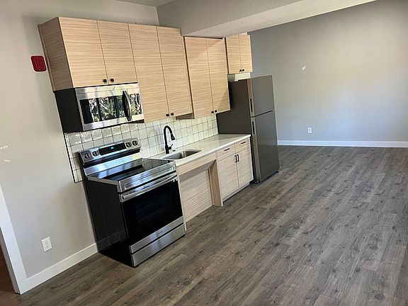 3rd image of 27902 Meadow Dr #201