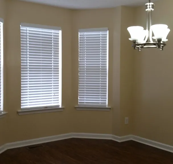 215 Bainbridge Cir — Photo 4