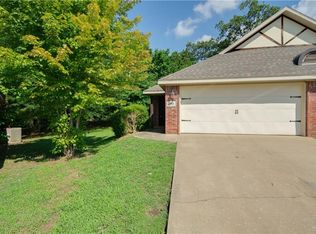 1963 E Peppervine Dr, Fayetteville, AR 72701