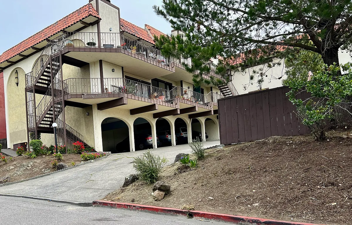 Photo 2 of 8 - 6 Valencia Ave #1 - San Rafael, CA Building Photo - 6 Valencia Ave #1