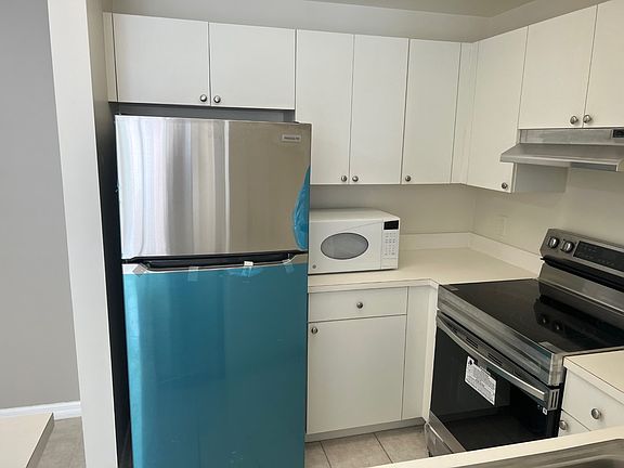 3rd image of 2027 SE 10th Ave APT 723
