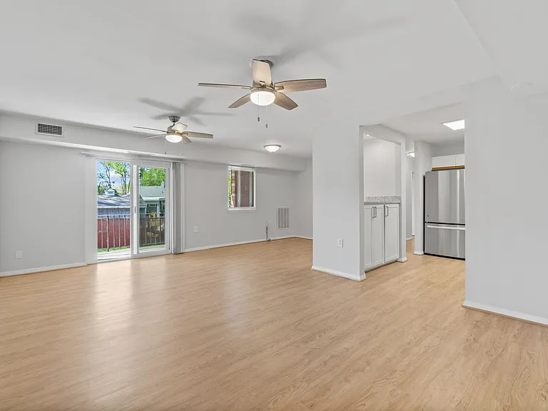208 Victor Pkwy #A — Photo 2