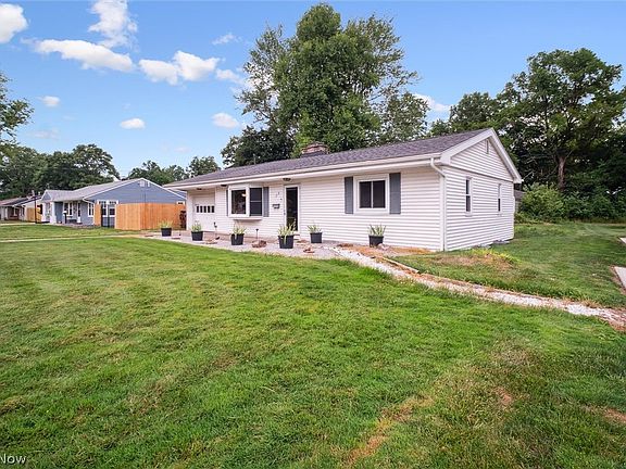 3rd image of 35 Meadowbrook Dr