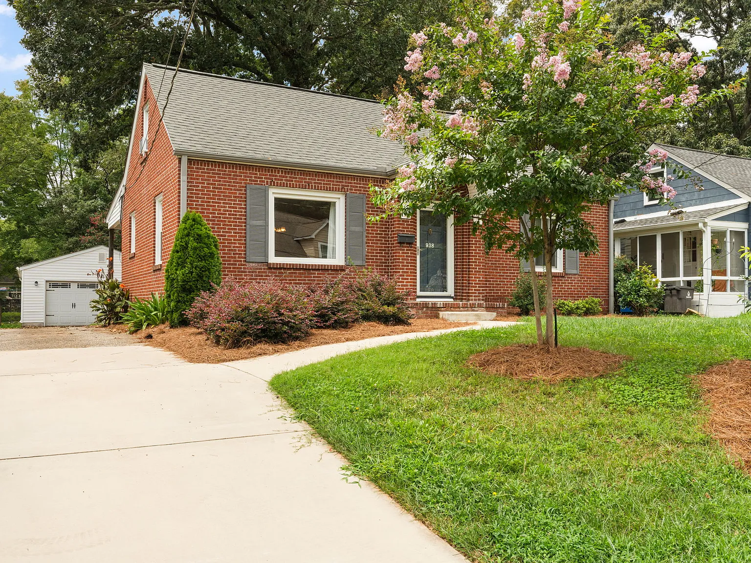 4 bed, 2000 sqft, $2,300 — Photo 2