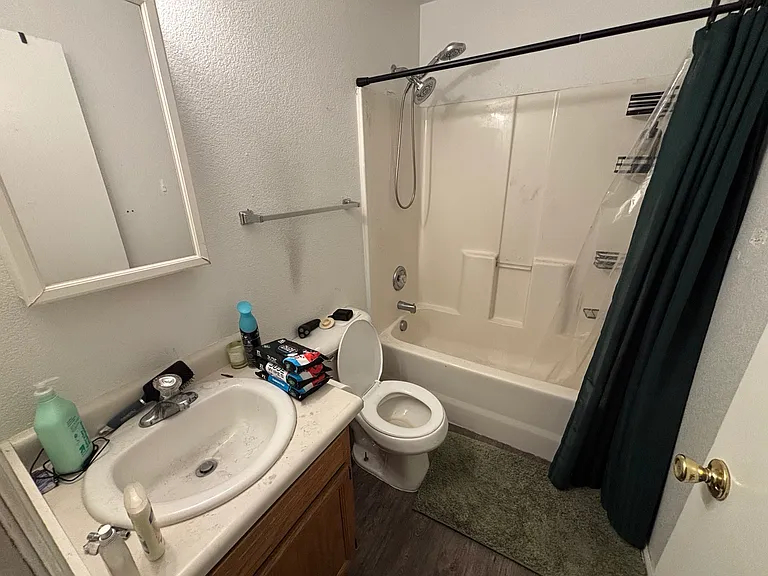 1711 Oakshire Ln #B — Photo 4