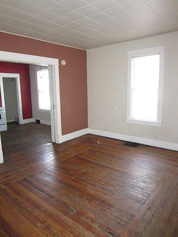 2nd image of 838 E 3rd St APT 3