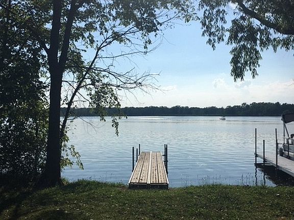 4th image of 2127 S Lakeshore Dr