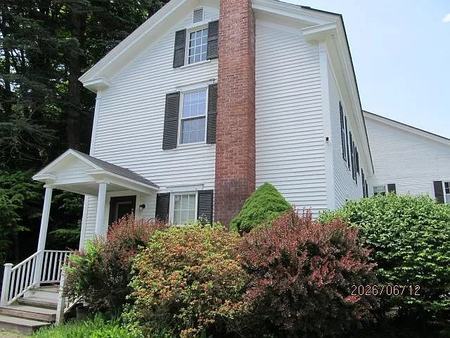 2 bed, 1.0 bath, 1100 sqft, $1,400 — Photo 2