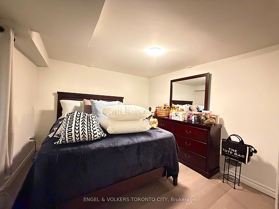 3rd image of 266 Weston Rd