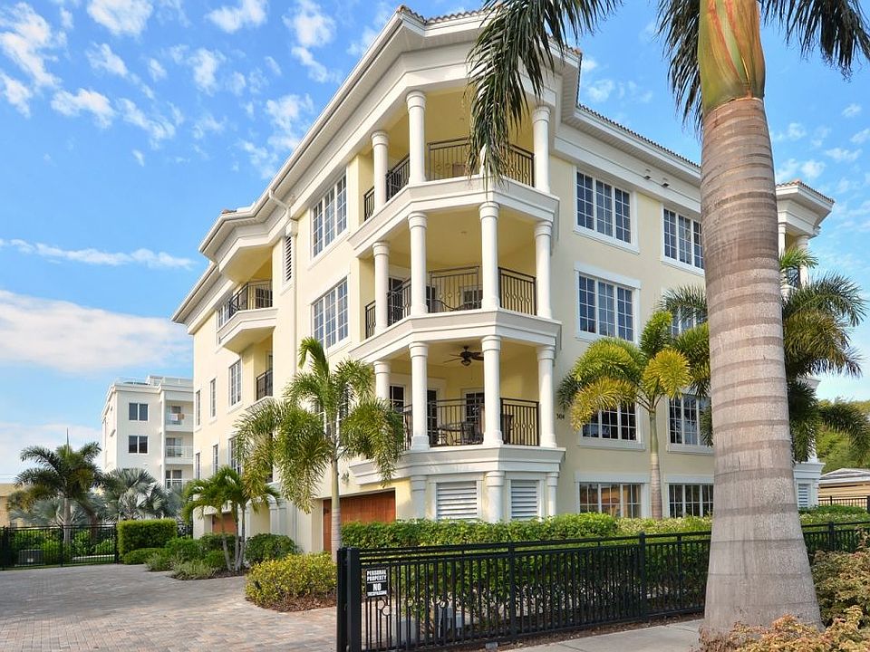 1st image of 304 Calle Miramar