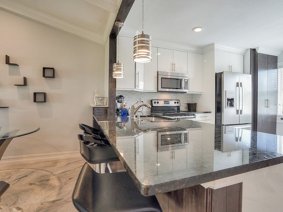 1st image of 905 SW 48th Ter APT 203