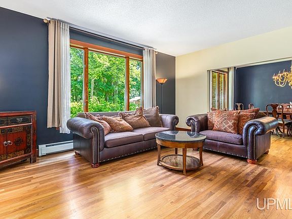 5th image of 860 Evergreen Ct