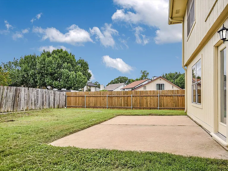 13819 Lothian Dr — Photo 18