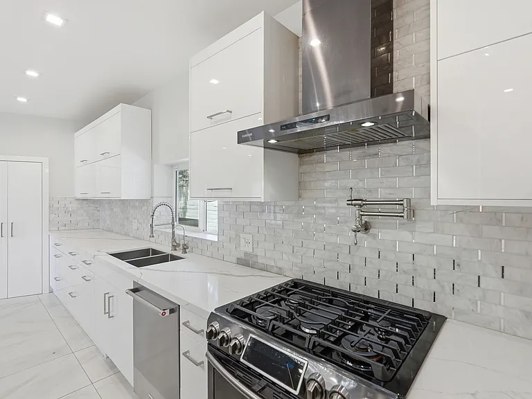 8647 Corbin Ave — Photo 17